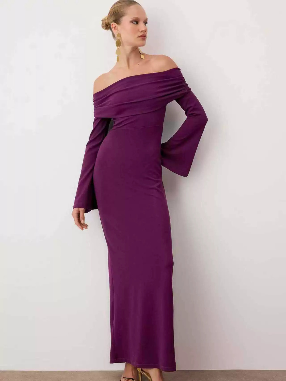 Zara Fall Off Shoulder Long Sleeve Solid Ruffle Maxi Dress
